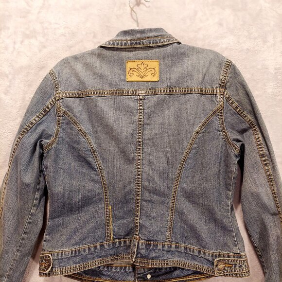 Cabi Jean jacket womens M Blue Denim Logo cropped Long sleeves waist tabs beachy - Picture 8 of 13